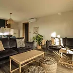 Vacatella - La Nonna, Rez De Jardin De 90m2 D'une Avec Terrasse Privative De 50m2 Et Apercu