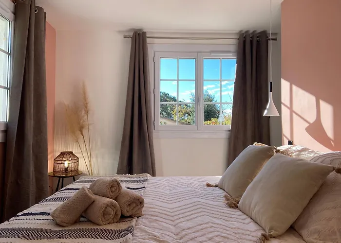 Holiday home Chaleureuse De 90m2 Avec Terrasse Ombragee De 50m2, Plancha Et Apercu