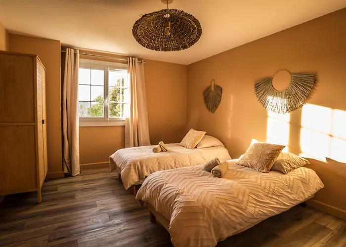 Semesterbostad Chaleureuse De 90m2 Avec Terrasse Ombragee De 50m2, Plancha Et Apercu