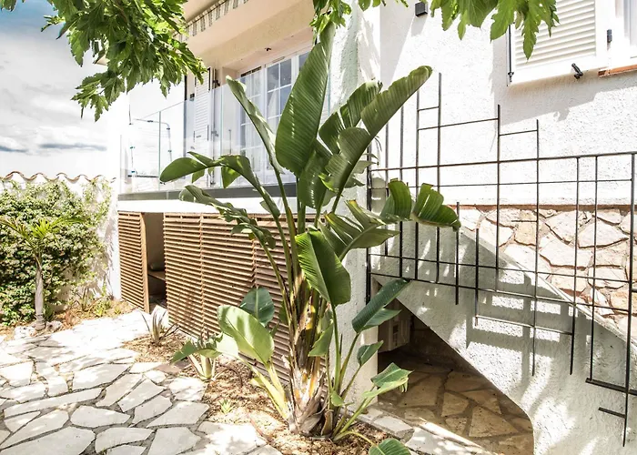 Semesterbostad Chaleureuse De 90m2 Avec Terrasse Ombragee De 50m2, Plancha Et Apercu *