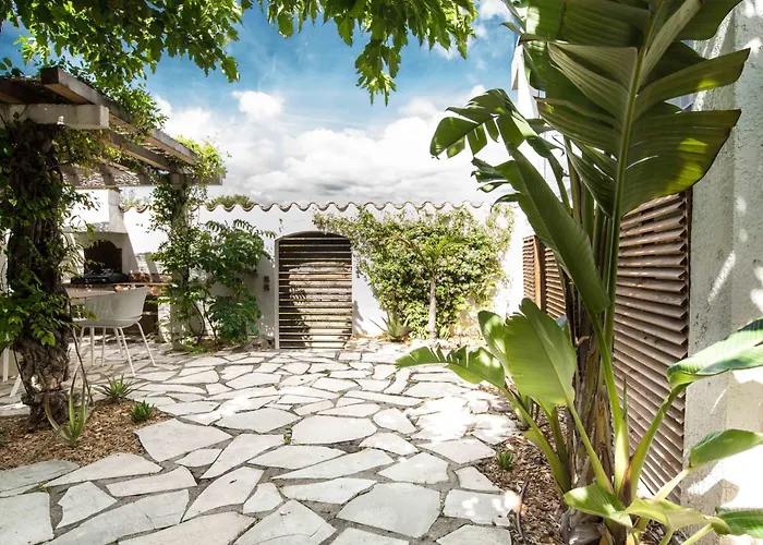 Chaleureuse De 90m2 Avec Terrasse Ombragee De 50m2, Plancha Et Apercu Semesterbostad